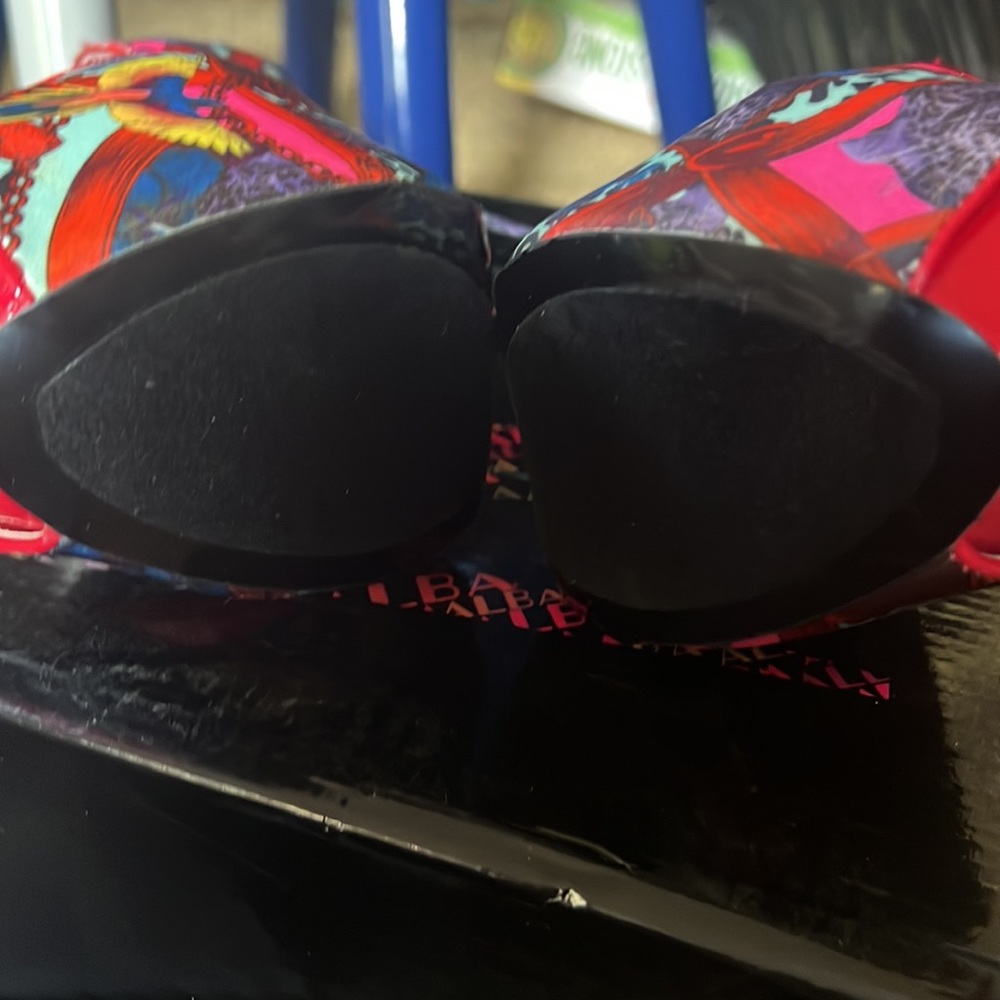 Heels - Picture 3 of 3